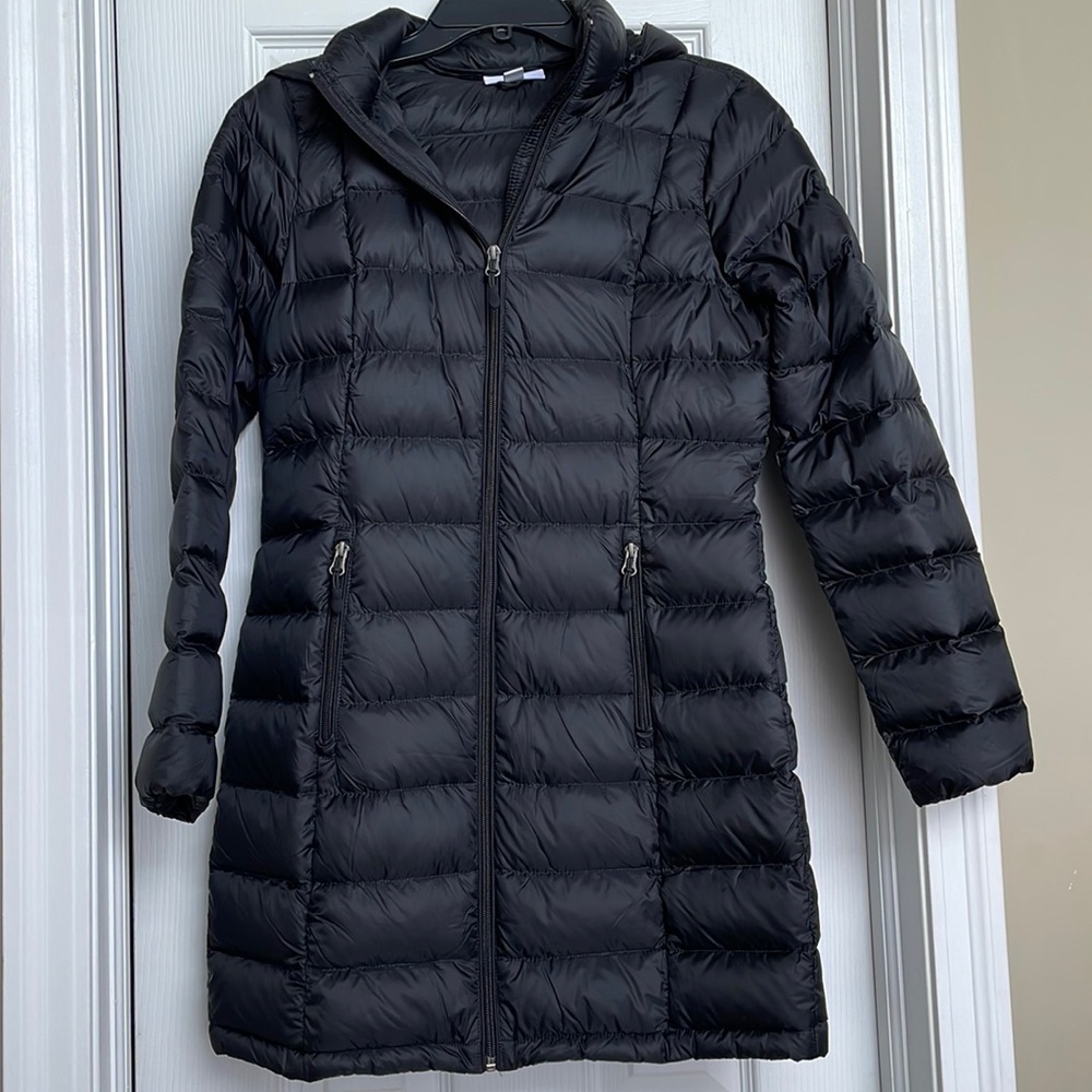 Like new black light weight water resistant jacket.